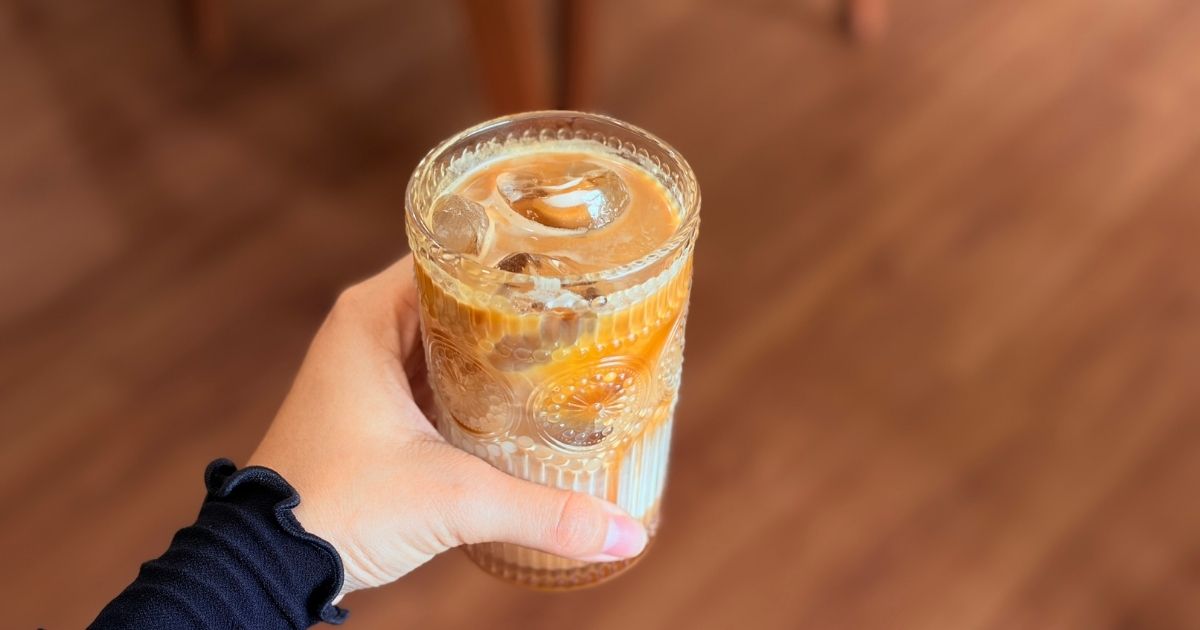 Clean, light Starbucks drinks including Nitro Cold Brew, iced tea, and a skinny latte